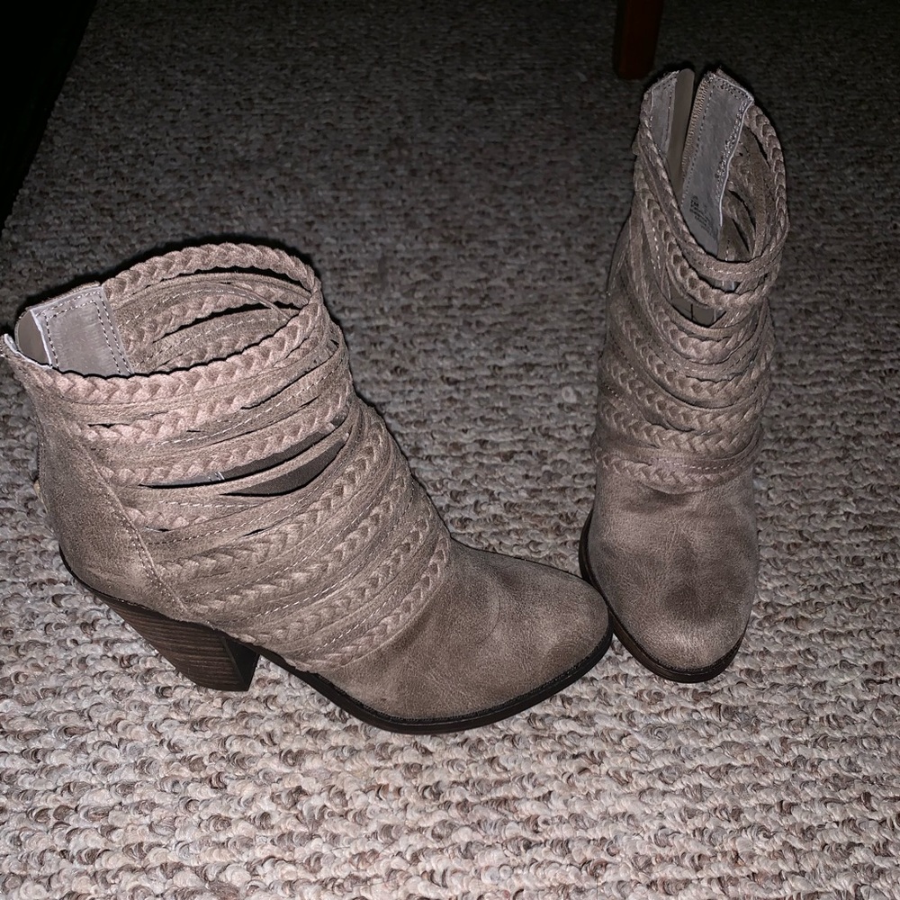 Brand new size 7 booties